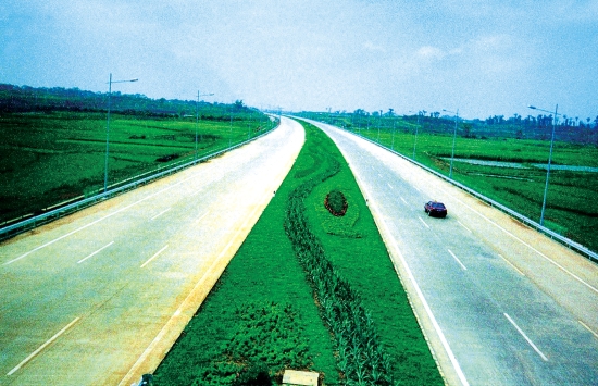 广西南宁至吴圩机场高速公路项目