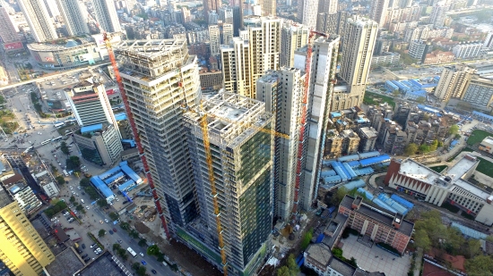 南国中心二期项目完成塔吊拆除